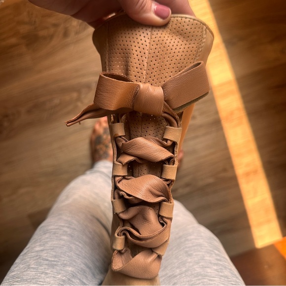 UGG Tan Heeled Boots with Slouchy Back Bow Tie Design Size 9 Wood Heel Mid-calf - Picture 16 of 16